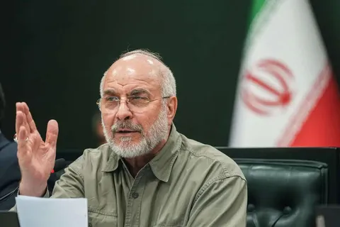 لک‌آبادی، نماینده مجلس: به قالیباف گلایه کردیم که چرا پاسخی به هجمه‌ها نمی‌دهد؟ او گفت «باید تمام تلاش ما برای انسجام باشد؛ حق نداریم انسجام را خدشه‌دار کنیم»