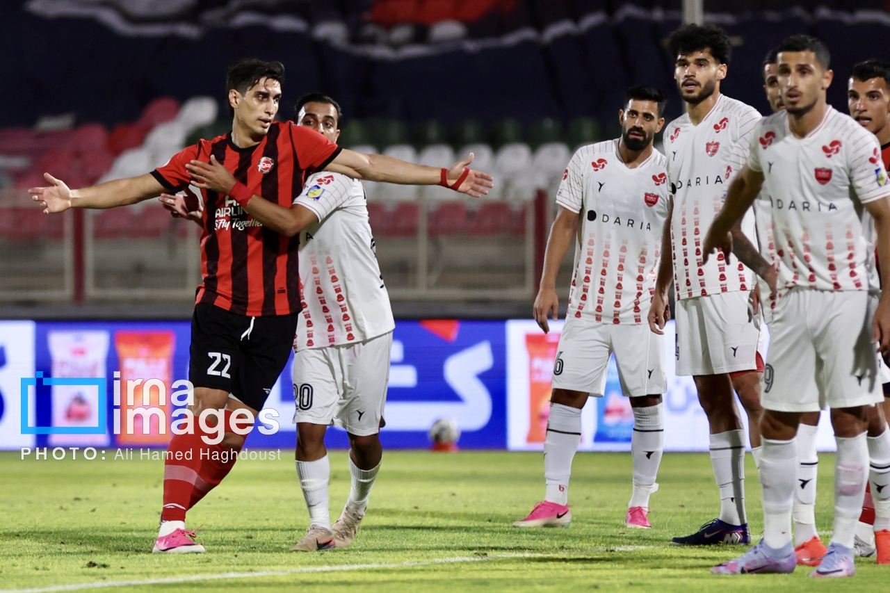 تصاویر: دیدار تیم‌های تراکتور و پرسپولیس