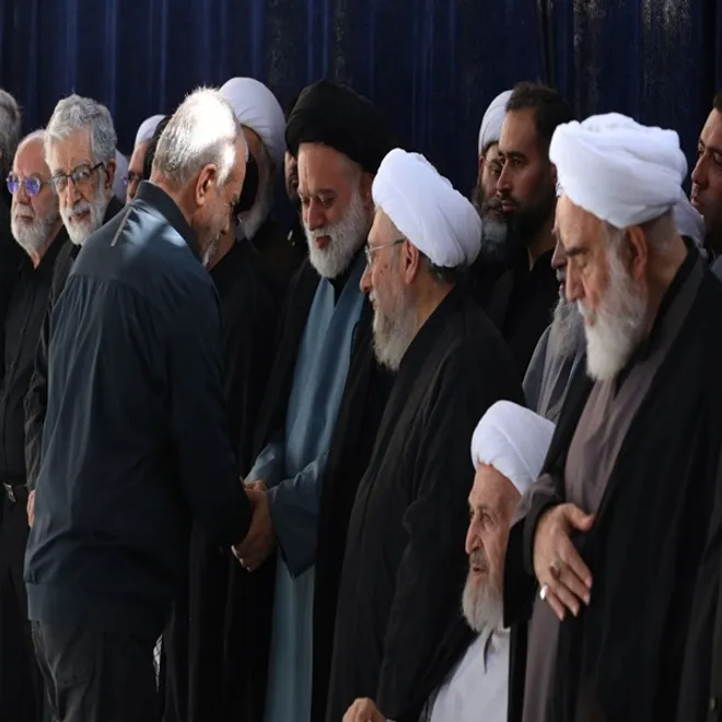 تصاویر: اقامه نماز بر پیکر رهبر شهید انقلاب