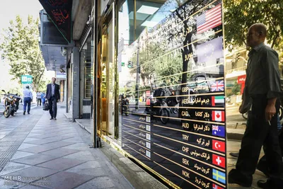 قیمت دلار به تابلوی صرافی‌ها برگشت / ريزش قيمت دلار؛ از ١٠٧٠٠ به ۱۰۲۰۰ تومان