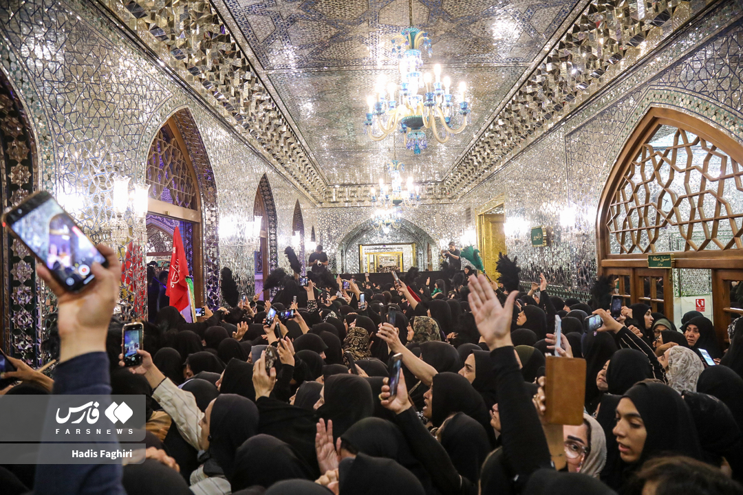 تصاویر: تشرف زائران به رواق دارالذکر برای زیارت مزار رهبر شهید انقلاب