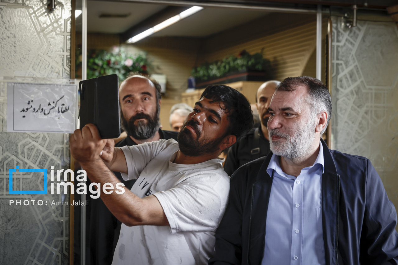 تصاویر: مراسم یادبود «اکبر عبدی» در مسجد بلال