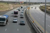 استاندار: تردد در تمام محورهای مواصلاتی هرمزگان برقرار است / هیچ مشکل جدی در حوزه تردد بین هرمزگان و سایر استان‌های کشور وجود ندارد