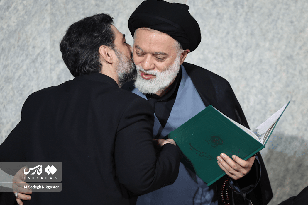 تصاویر:  فرزندان رهبر شهید انقلاب در مراسم بزرگداشت مشهد