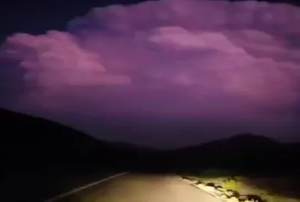 ببینید / منظرۀ خاص از تشکیل ابر‌های کومولونیمبوس در آسمان بشاگرد هرمزگان