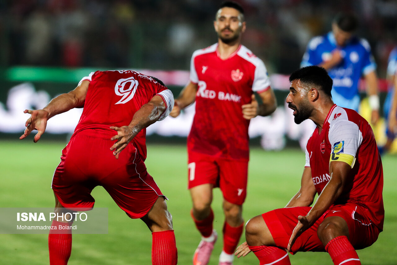 تصاویر: دیدار تیم‌های پرسپولیس و استقلال خوزستان