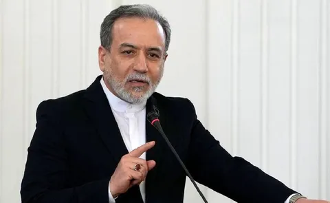 عراقچی: زلنسکی به یک کشتی تجاری ایرانی حمله کرده و یک ملوان را کشته؛ این اقدام به تحریک اسرائیل انجام شده تا اروپا را به جنگ آن بکشاند / اقدام این فرصت طلبِ مستقر در کی‌یف نمی‌تواند بی‌پاسخ بماند