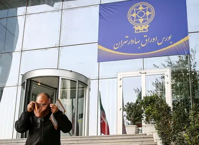 بدون هیچ اتفاق خاص سیاسی و اقتصادی، بورس ۵ درصد ریزش کرده / قانون می‌گوید اگر بازار بیش از ۵ درصد ریزش کند باید بورس تعطیل شود / احتمال دستکاری در بازار زیاد است / در این وضعیت معاملات باید باطل شود / با ادامه ریزش بورس، نقدینگی به سمت دلار می‌رود