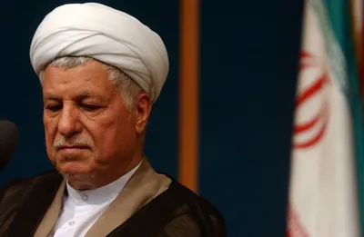 خاطرات آیت الله هاشمی رفسنجانی، ۲۶ دی ۱۳۷۷: ناراحتی لاریجانی از خاتمی پس از پخش «چراغ»/ هاشمی: خودت شروع کردی / رهبری یونسی را برای وزارت اطلاعات پذیرفته اما خاتمی مردد است