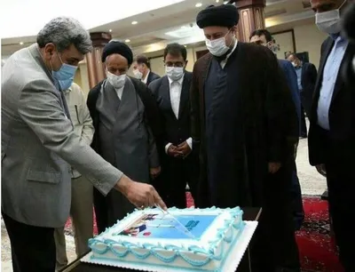 توضیح رئیس سازمان بهشت زهرا درباره مراسم ۵۰ سالگی: برگزاری جشن تولد و چنین واژه‌هایی صحت ندارد / این کمترین کاری بود که ما برای پرسنل خود انجام دادیم / این افراد ۵ ماه است که محل کار خود را قرنطینه کرده‌اند / آن‌ها به تجدید قوا نیاز دارند / تنها قصد ما روحیه بخشی بود / رعایت پروتکل‌های بهداشتی و تجلیل از پرسنل را ندیدند؛ فقط بریدن یک کیک مورد توجه قرار گرفت
