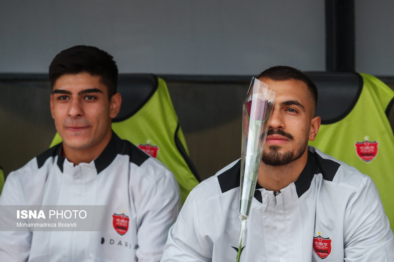 تصاویر: دیدار تیم‌های پرسپولیس و صنعت نفت آبادان