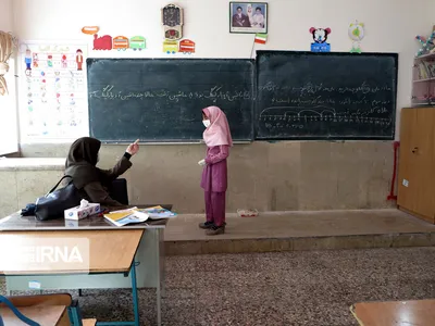 حضور دانش آموزان در مدارس الزامی نیست / دانش آموزان باید یکی از دو روش حضوری یا مجازی را انتخاب و به مدرسه اعلام کنند / فعلا ۵۰ درصد دانش آموزان آموزش حضوری را انتخاب کرده‌اند