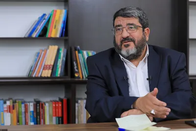 حمله فواد ایزدی، چهره نزدیک به جلیلی، به برخی فرماندهان نظامی: نیروی نظامی ما نباید پیام صلح بفرستد؛ اگر فردی نظامی احساس می‌کند که به ادبیات دیپلماتیک علاقه دارد باید یونیفرم خود را درآورد و برود دیپلمات شود