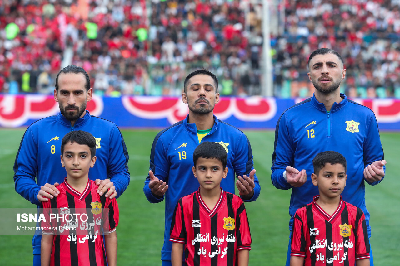 تصاویر: دیدار تیم‌های پرسپولیس و صنعت نفت آبادان
