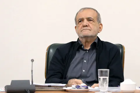 پزشکیان: تفاهم‌نامه‌ای که امضا شد حاصل خرد جمعی اعضای شعام بود و همه اعضا با آن همدل‌اند / باور دارم این تفاهم‌نامه مرکز ثقل روابط خارجی ما در آینده خواهد بود / امنیت کشور، منطقه و هم‌پیمانان ما با این تفاهم‌نامه ارتقا می‌یابد