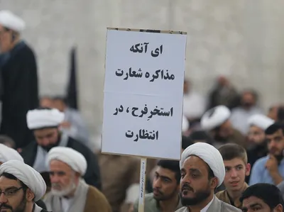 ۵ نفر از تجمع کنندگان فیضیه از طریق تماس تلفنی به دادسرای ویژه روحانیت احضار شدند / ۲ نفر از آن‌ها بلافاصله آزاد شدند / ۳ نفر دیگر به دلیل عدم تامین وثیقه ابتدا تحویل ضابطین شدند اما پس از تخفیف قرار، در کمتر از ۲۴ ساعت آزاد شدند / اخبار منتشر شده درباره نحوه انتقال افراد و عملکرد مامورین، ارتباطی با دادسرای ویژه روحانیت ندارد