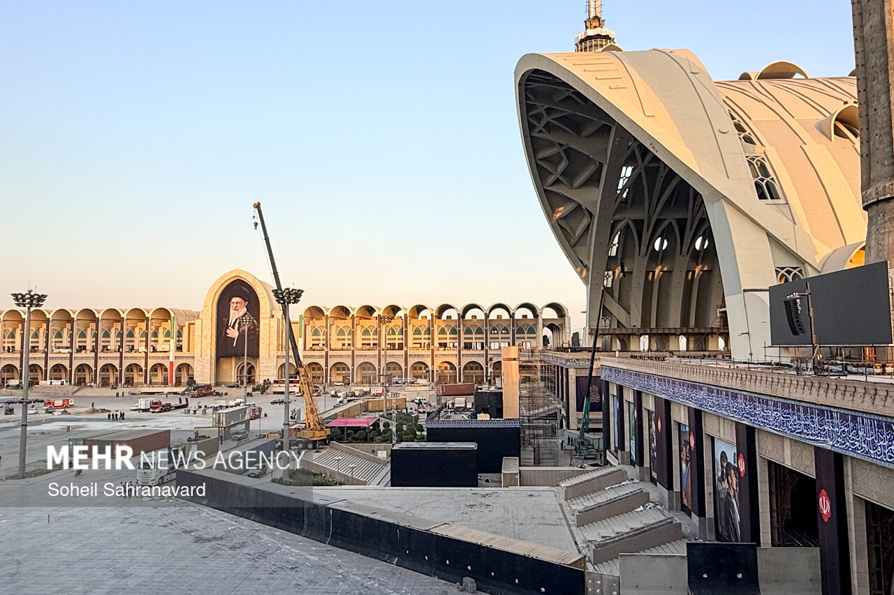 تصاویر: آماده سازی مصلی امام خمینی(ره) در آستانه مراسم وداع با رهبر شهید