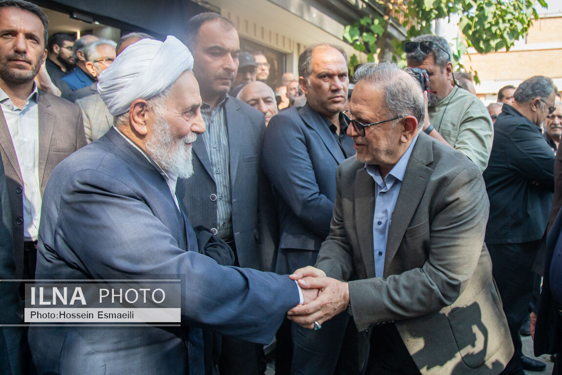 تصاویر: تشییع پیکر زنده یاد «احمد ناطق نوری»