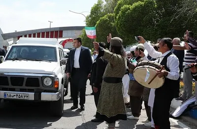 خاطرات حسن روحانی، شماره ۱۴: در جشن پایان سال تحصیلی از این‌که آلات موسیقی را به مسجد آورده بودند، خیلی ناراحت شدم