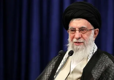 رهبر انقلاب: بعضی گفتند که جمهوری اسلامی به بن‌بست رسیده، خب اگر به بن‌بست رسیدیم، دشمن چرا این‌قدر خرج می‌کند که ما را به زمین بزند؟