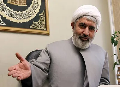 آقای مصباح یزدی اردوگاه انقلاب را تخطئه می‌کرد؛ در دهه ۶۰ هم تغییر ماهوی نکرده بود / ایشان سابقه خیلی کوتاهی پیش از انقلاب دارد / وقتی جمعیت سری ۱۳ نفره نهضت لو رفت، آقای مصباح دیگر در صف مبارزه حاضر نشد / «شیطان بزرگ» برای مصباح، دکتر شریعتی بود / بحث درباره مصباح فایده ندارد، آشوب به پا می‌کند / ادعای همراهی خوئینی‌ها با فرقان پذیرفتنی نیست / هاشمی، هاشمی است، کسی را نمی‌شناسم که با او مقایسه کنم؛ او چپ یا سوپر رادیکال نبود / تشخیص هاشمی این بود که تسخیر سفارت امریکا ضرر دارد / محمد منتظری می‌گفت: امام مهم نیست، مهم خط امام است / اگر به دهه ۶۰ برمی گشتم، با خود بازرگان صحبت می‌کردم و حرفایش را می‌شنیدم / به چند دلیل مخالف جریان مهندس بازرگان بودم که الان می‌دانم اشتباه کردم