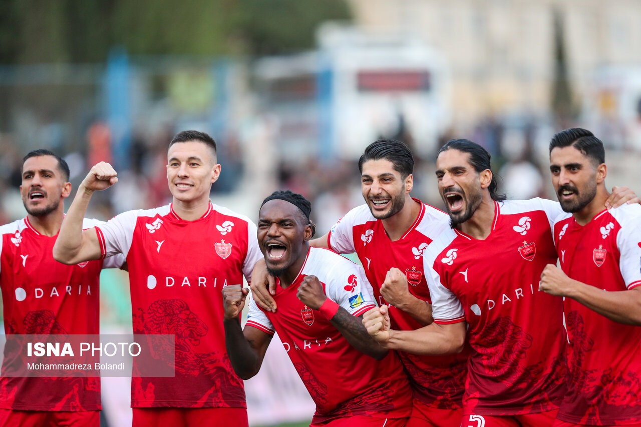 تصاویر: دیدار تیم‌های پرسپولیس و صنعت نفت آبادان