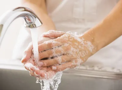 ویروس کرونا تا چند ساعت در آب زنده می ماند؟