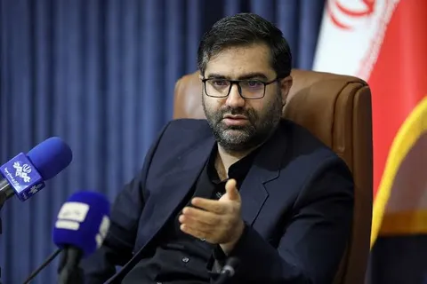 در یک روش قیمت بنزین تغییر نمی‌کند اما بنزین تا میزان ۱۲۱ میلیون لیتر توزیع می‌شود و وقتی تمام شد، نازل‌ها خاموش می‌شود/روش دوم، ۱۲۱ میلیون لیتر تولیدی روز بین خودروها تقسیم می‌شود و هرکس بیش از سهمیه بخواهد باید بنزینش را با نرخ آزاد بخرد؛ مشابه کرمان/در روش سوم، سهمیه بنزین به مردم اختصاص داده می‌شود؛ ماهی ۳۰ لیتر به هر فرد می‌رسد و امکان انتقال و خرید و فروش آن وجود دارد
