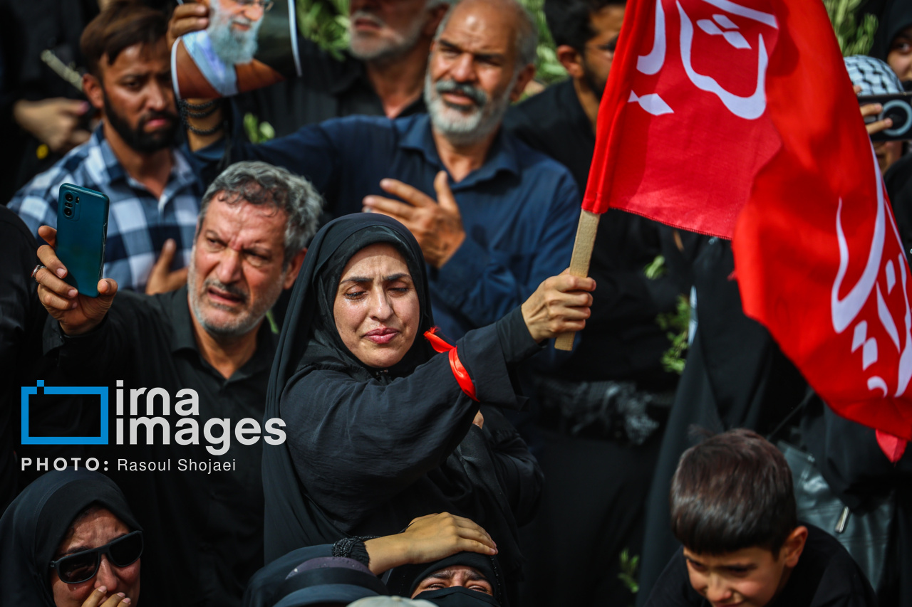 تصاویر/ آیین بدرقه پیکر رهبر شهید انقلاب در قم