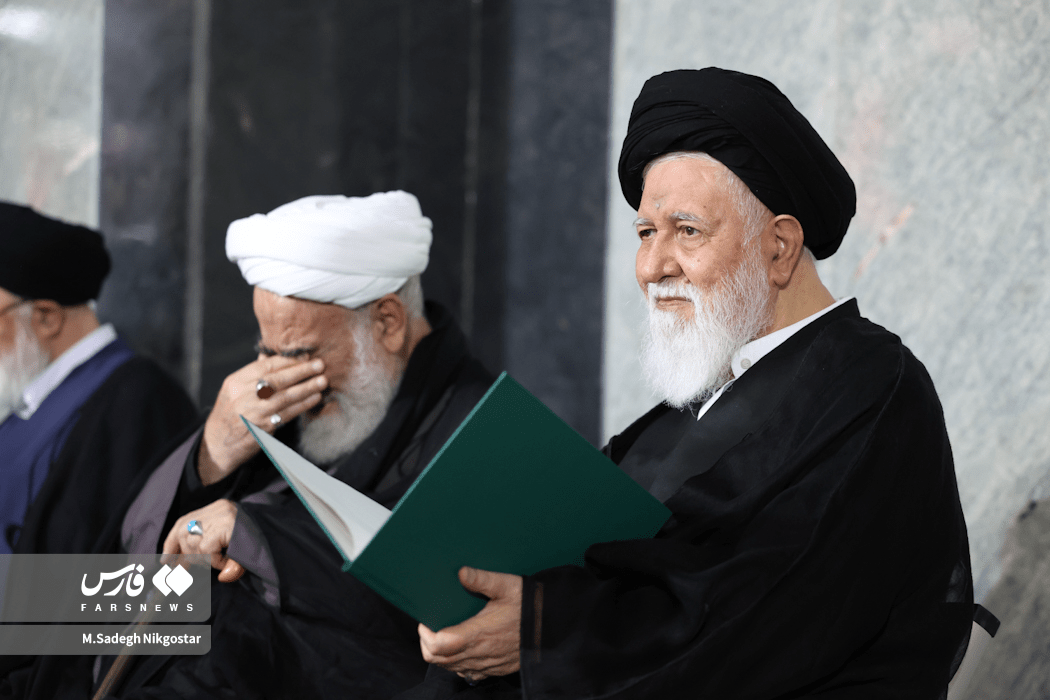 تصاویر:  فرزندان رهبر شهید انقلاب در مراسم بزرگداشت مشهد