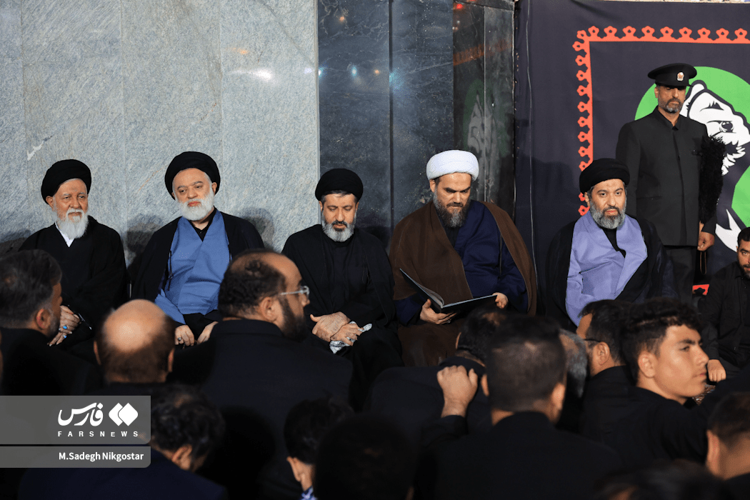 تصاویر:  فرزندان رهبر شهید انقلاب در مراسم بزرگداشت مشهد