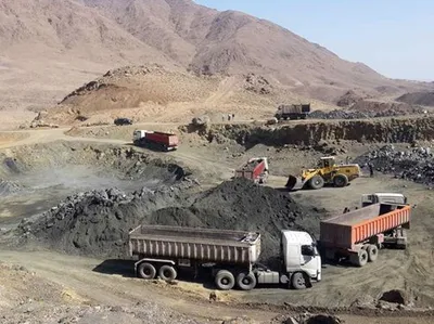 ریزش معدن در روستای سرتیتان گیلان غرب / تایید کشته شدن یک نفر تاکنون / ۷ نفر دچار گازگرفتگی شدند / احتمال محبوس شدن ۶ تا ۸ نفر در معدن