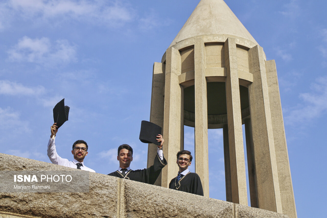 تصاویر: گرامیداشت روز پزشک در آرامگاه بوعلی سینا