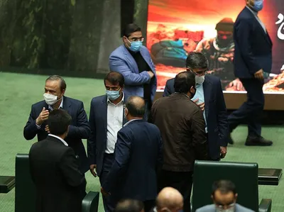 تشنج در مجلس / پخش کلیپی از سردار سلیمانی نیمه کاره ماند / نماینده مخالف وزیر پیشنهادی: خون شهید لغزنده است؛ مراقب باشید لیز نخورید