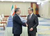 ولی نصر مشاور سابق اوباما: در چین این نگرانی وجود داشته که آمریکا پس از سفر ترامپ به پکن، با این ادعا که چین از [این اقدام آمریکا] حمایت کرده، جنگ را تشدید کند تا روابط ایران و چین را دچار خدشه کند / سفر عراقچی به پکن احتمالاً با هدف هماهنگ‌شدن تهران و پکن پیش از سفر ترامپ انجام شده