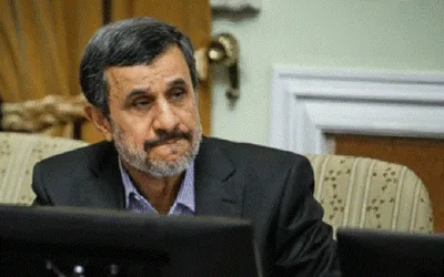 واکنش روزنامه جمهوری اسلامی به رفتارهای اخیر احمدی‌نژاد: می‌خواهد بر کارنامه پرتخلف خود سرپوش بگذارد / این جماعت، همه افراد خارج از قلمرو خود را دشمن فرض کرده‌اند / حاضرند برای بازگشت به قدرت جنگ داخلی به راه بیندازند / اگر ذره‌ای صداقت و انصاف دارند، نباید جرات کنند سرشان را بالا بگیرند