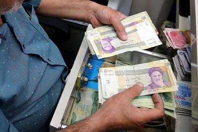 مشاور کانون عالی انجمن‌های صنفی کارگران: تا زمانی که دولت این تورم افسارگسیخته را کنترل نکند، افزایش حقوق‌ها سوخت می‌شود/ دیگر با این دستمزد‌ها نه می‌توان اجاره خانه پرداخت کرد، نه فرزندآوری کرد