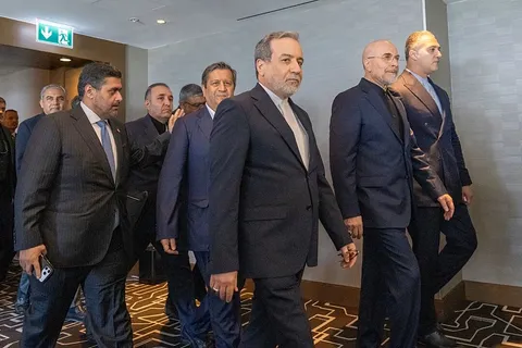 چرا ایران احتمالا در دهه آینده، به یکی از ثروتمندترین کشور‌های خلیج فارس تبدیل می‌شود؟ / ترامپ امتیازات بسیار بزرگی به تهران در توافق داده؛ تیم مذاکراتی ایران از تیم ملی فوتبال هم غیرمنتظره‌تر عمل کرده