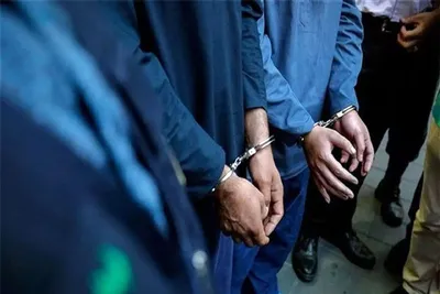 تسنیم: سه تبعه هندی که پس از ورود به تهران ناپدید شده بودند، از چنگ باند آدم‌ربایی آزاد شدند/ متهمان دستگیر و در مخفیگاه آن‌ها در ورامین، چند گروگان دیگر از ملیت‌های مختلف نیز شناسایی شدند