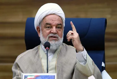 امام جمعه بجنورد: خبر منتشرشده از من درباره ناامن کردن فضای جامعه برای بدحجاب‌ها کذب است / گفتم نباید با بدحجاب‌ها برخورد فیزیکی کرد؛ بلکه خانم‌های محجبه باید با حضور خود میدان را از آن‌ها بگیرند