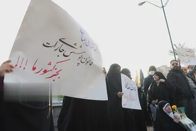 پلیس: تحصن در مقابل مجلس، با مصوبه شورای امنیت پایان پذیرفت / بنا به خواست برخی از متحصنین که از قم آمده بودند، تعدادی به مرقد امام انتقال داده شدند/ ادعای خانمی که می‌گوید مورد ضرب و شتم قرار گرفته، کاملا ساختگی است؛ او خودزنی کرد