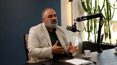 ویدیو/ موسوی‌نیا، استاد دانشگاه: در این شرایط بحرانی، نمی‌توانیم سیاست‌های گذشته را ادامه دهیم/ جمهوری اسلامی باید خود را برای اتخاذ تصمیمات کوچکی که آثار فوری و بزرگی دارند، آماده کند؛ اگر این مرحله را انجام ندهیم، شاید در آینده خیلی نزدیک نظام سیاسی مجبور شود تصمیمات پر ریسکی را بگیرد
