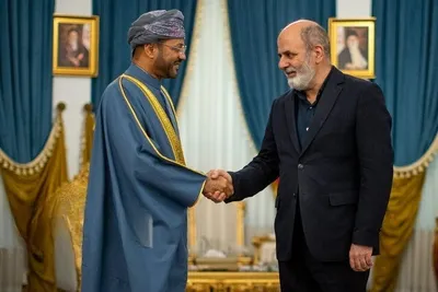 دبیر شورای عالی امنیت ملی به وزیر خارجه عمان: هنوز به چارچوب کلی تفاهمات مسقط پایبند هستیم / اظهارات و شایعات مبنی بر افزایش انباشت مواد غنی شده و ارتقای سطح غنی سازی بی اساس است / تغییری در دکترین هسته ای جمهوری اسلامی ایران ایجاد نشده