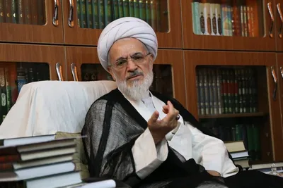 آیت الله بیات‌زنجانی: آزادی را اگر از انسان بگیرید، دیگر خبری از انسان نخواهد بود/ در سوره‌ی نور آمده که «قل للمومنین»؛ یعنی به کسانی که ما را قبول دارند بگو؛ نمی‌گوید خودت به سرشان چادر کن؛ شما به آنها بگو خدا می‌گوید این‌گونه خودتان را حفظ کنید  / دینی که همراه با خشونت باشد، نه قابل عرضه است و نه قابل حمایت