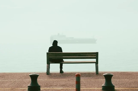 تحقیق جدید: تنهایی و انزوای اجتماعی می‌توانند تا ۶ سال از زندگی سالم شما کم کنند