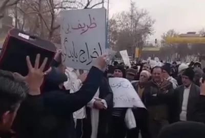 تجمع‌هایی کمتر از یک جمع فامیلی! / خط و ربط سیاسی تجمعات مخالفان دولت و ظریف مشخص است اما چرا هیچ یک از طیف‌های اصولگرایی آنها را گردن نمی‌گیرند؟