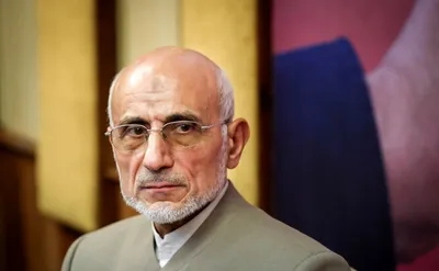 میرسلیم: نباید بنزین را مفت بدهیم بسوزانند / نمی‌شود که قیمت همه چیز افزایش پیدا کند ولی دائما تو سر سوخت بزنیم / اگر کسی خواست بیشتر از سهمیه ۶۰ لیتر خود بنزین استفاده کند، باید  قیمت پول واردات را پرداخت کند