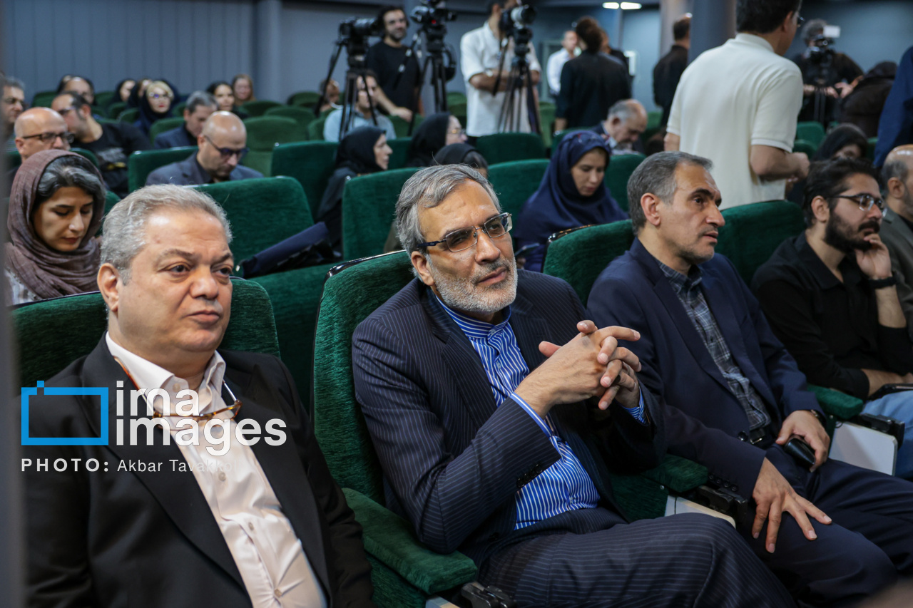 تصاویر: رونمایی از یادنامه شهید «سیدکمال خرازی»