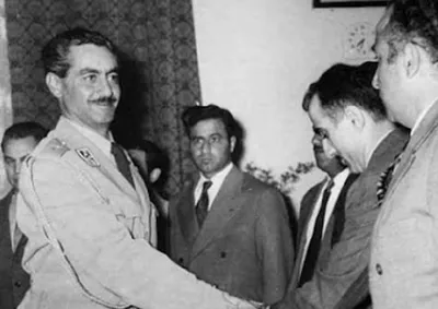 یادداشت‌های علم، پنجشنبه ۲ مرداد ۱۳۴۸: چه شد که نیکسون سفرش به ایران را لغو کرد؟ / بختیار اگر گوهی می‌خواهد بخورد، چرا لباس عربی می‌پوشد؟