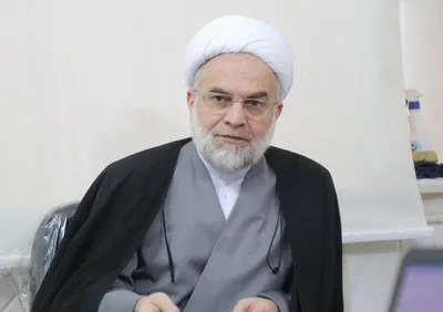 نماینده ولی فقیه در کردستان: پدر مهسا امینی با بنده در تماس است؛ خواسته‌هایی درباره محل دفن ایشان دارد که با چالش‌های فیزیکی مواجه است / شخص بدحجاب یا بی‌حجاب هم انسان است؛ ما اجازه نداریم توهین کنیم